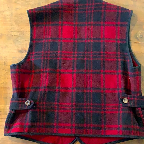 Large button up vest - Picture 3 of 3